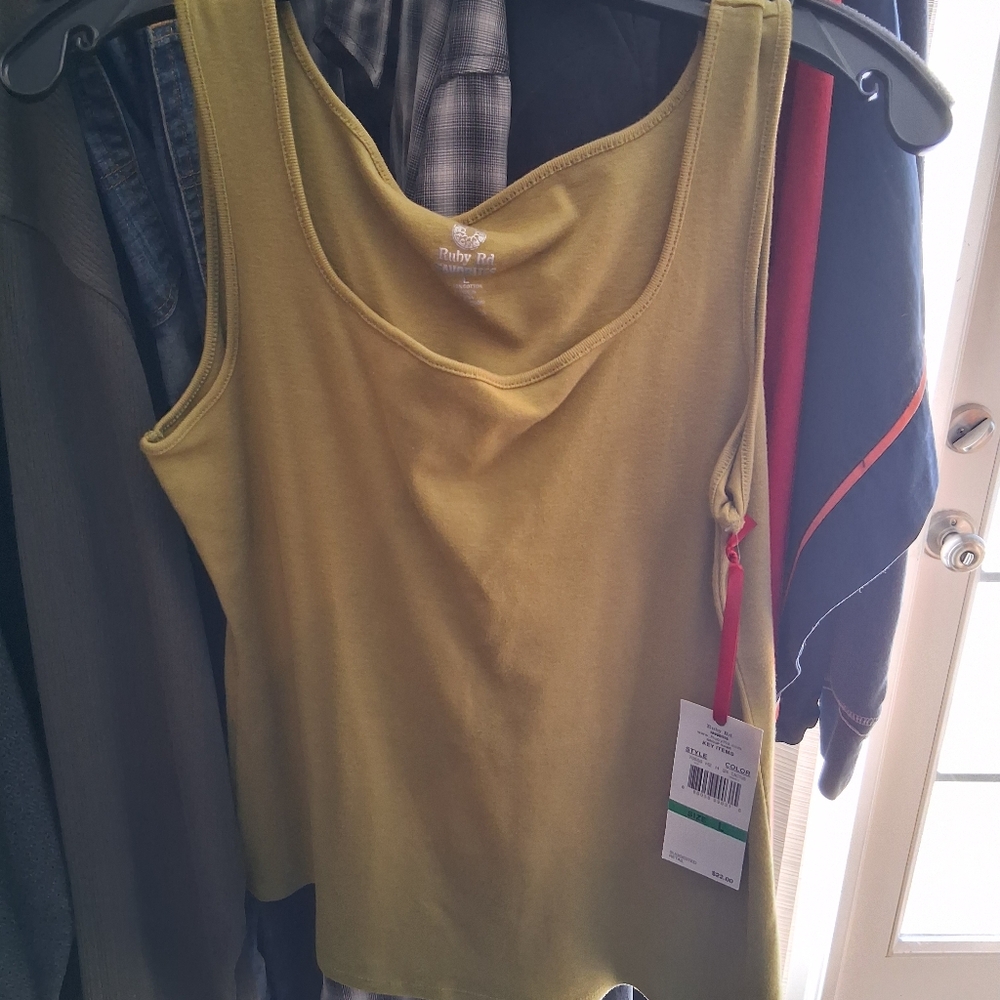 Ruby Red sleeveless green top sz L